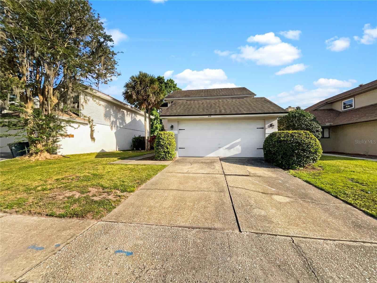 Property Photo: 349 Goldstone Place FL 32746