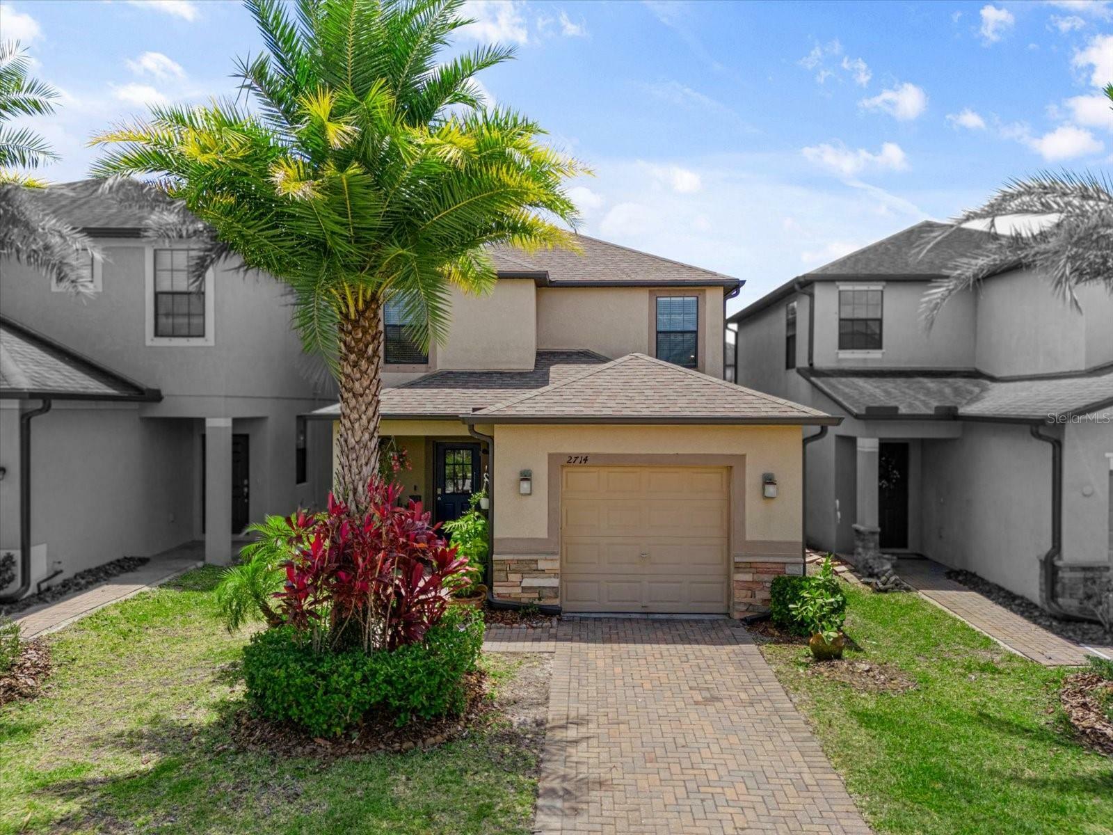 Property Photo:  2714 Garden Falls Drive  FL 33511 