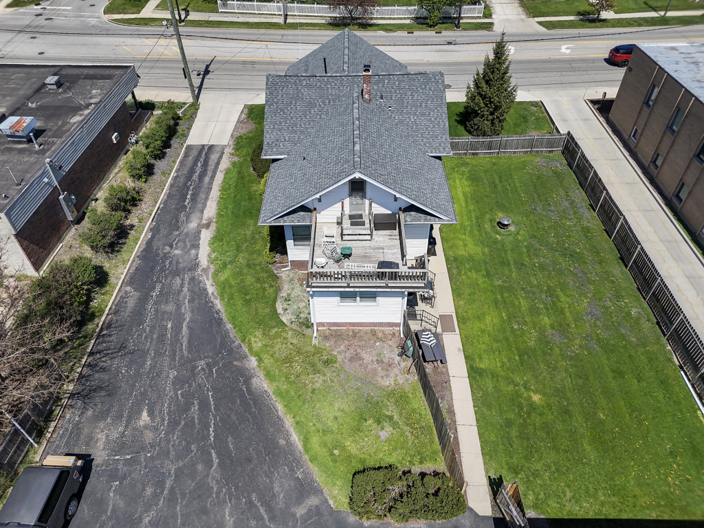 Property Photo:  111 E Palatine Road  IL 60067 