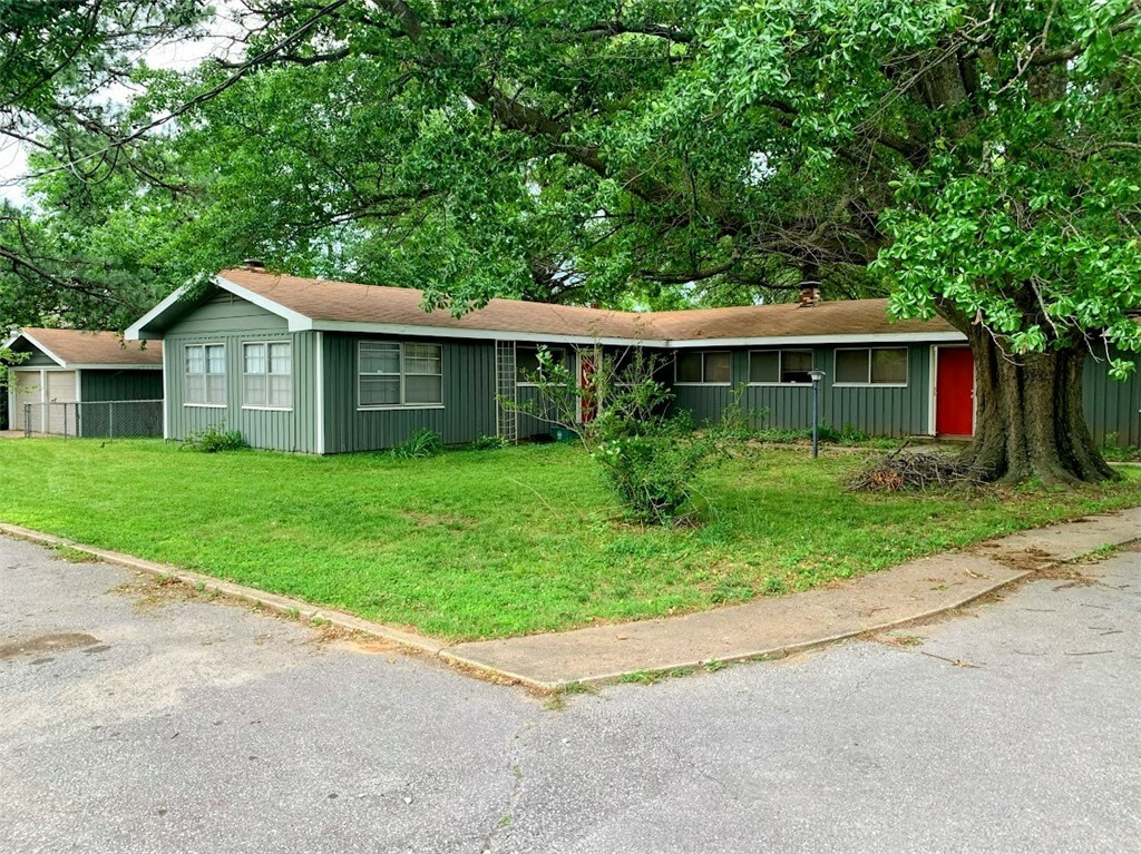 Property Photo:  1601 N Sang Avenue  AR 72703 