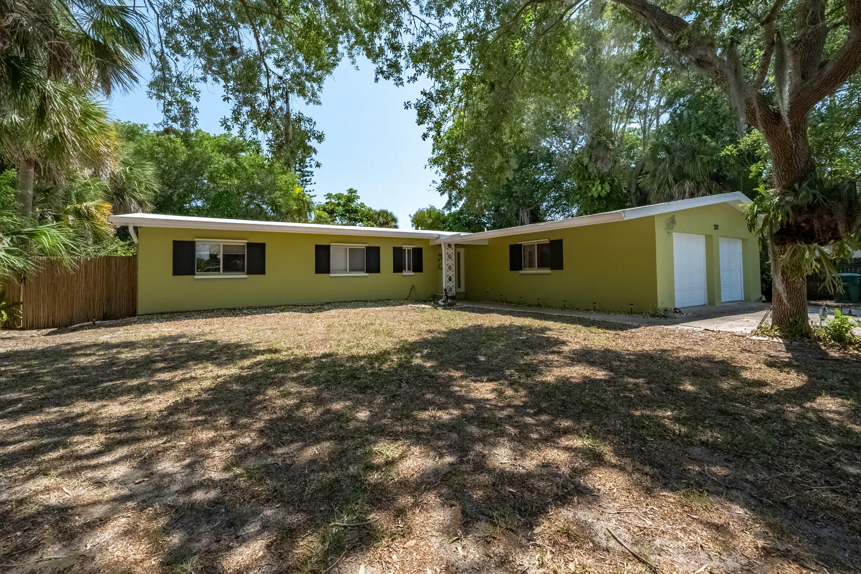 Property Photo:  527 Avenue B  FL 32951 