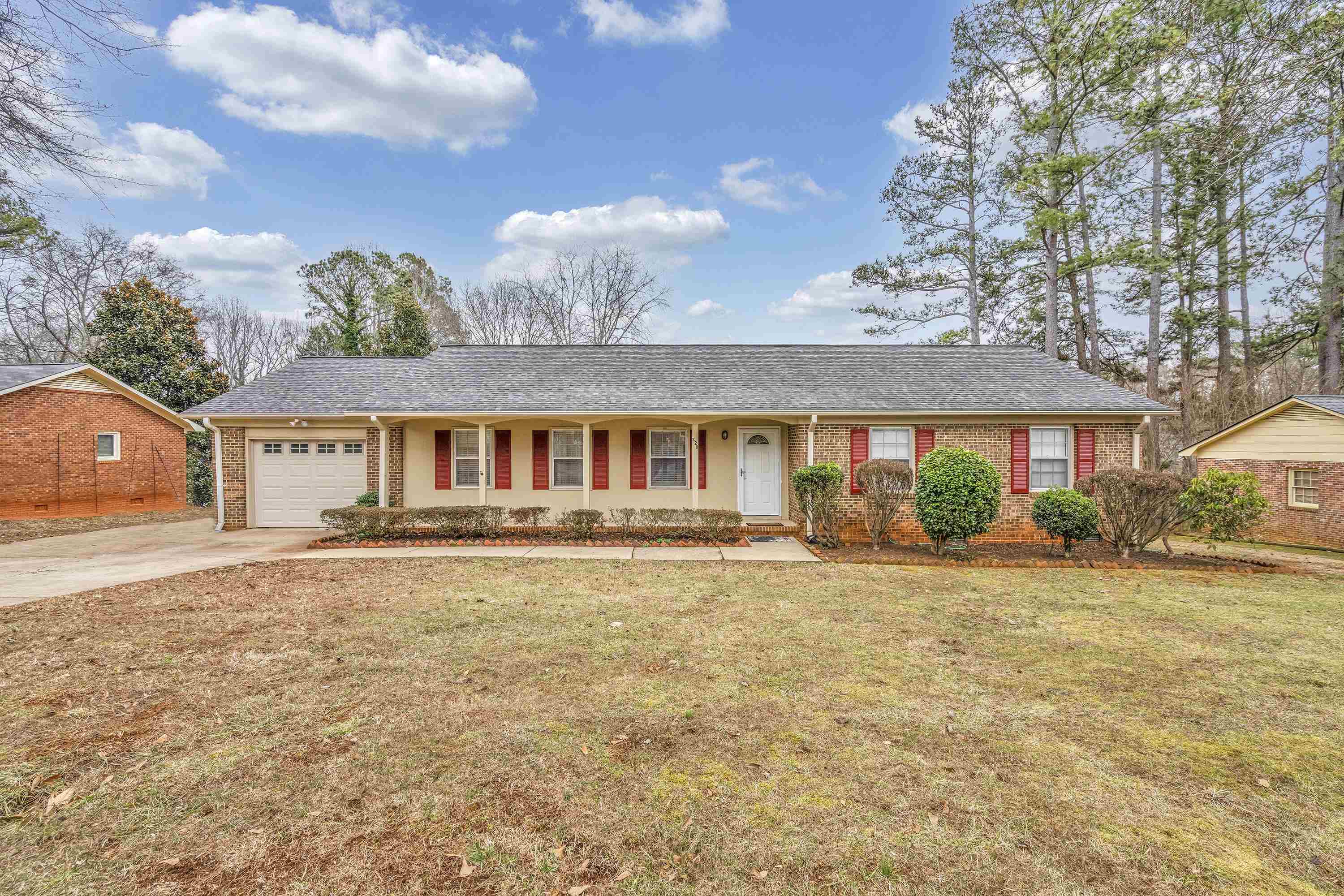 Property Photo:  220 Aspenwood Drive  SC 29307 