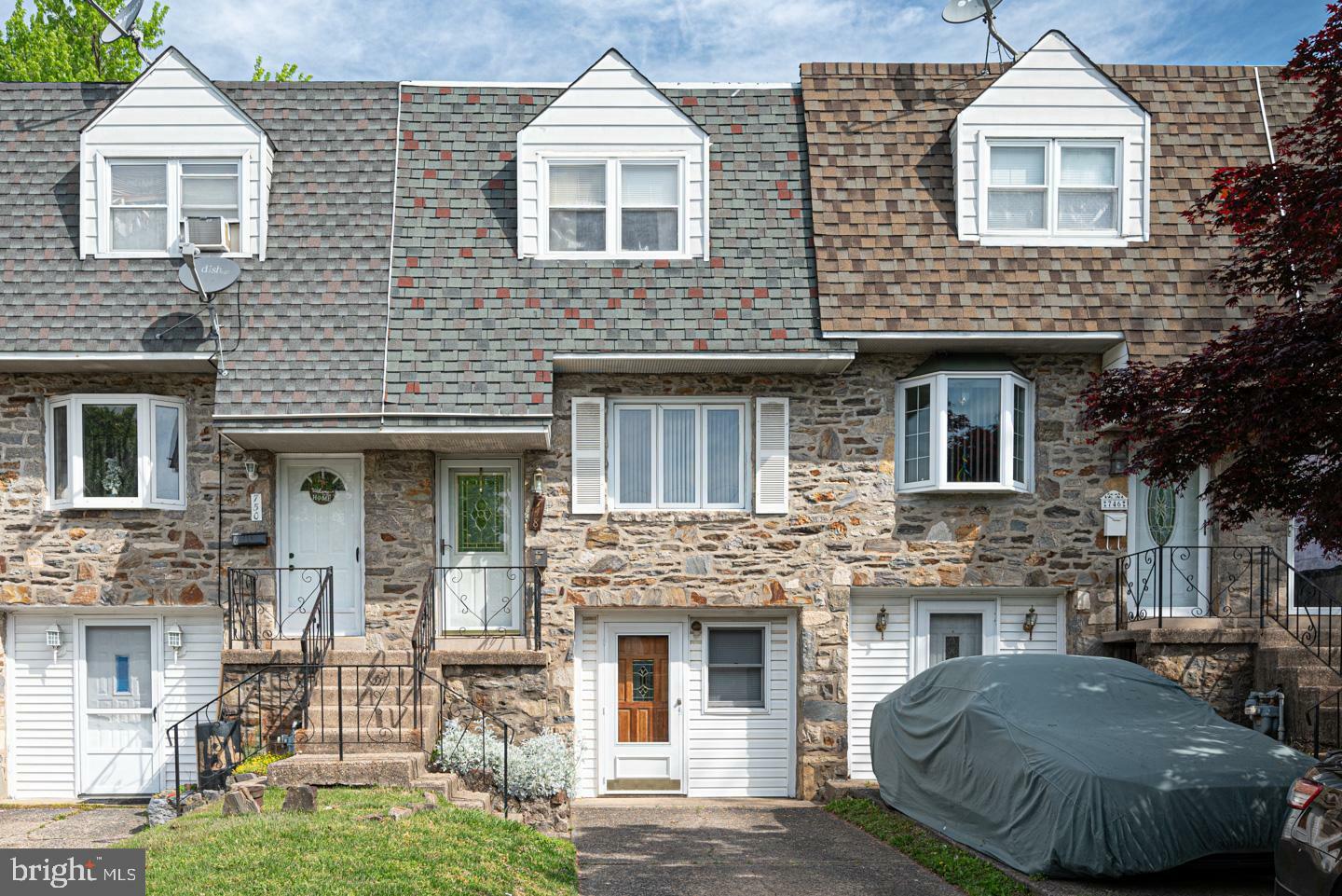 Property Photo:  748 Windsor Circle  PA 19032 