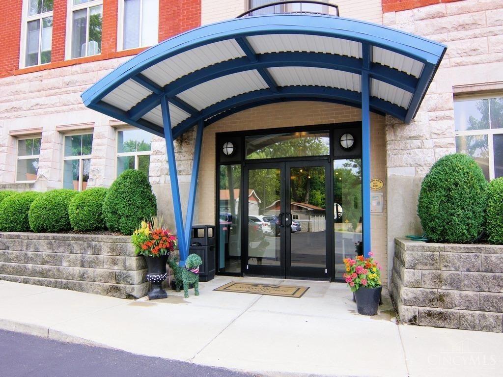 Property Photo: 2700 Ashland Avenue OH 45206