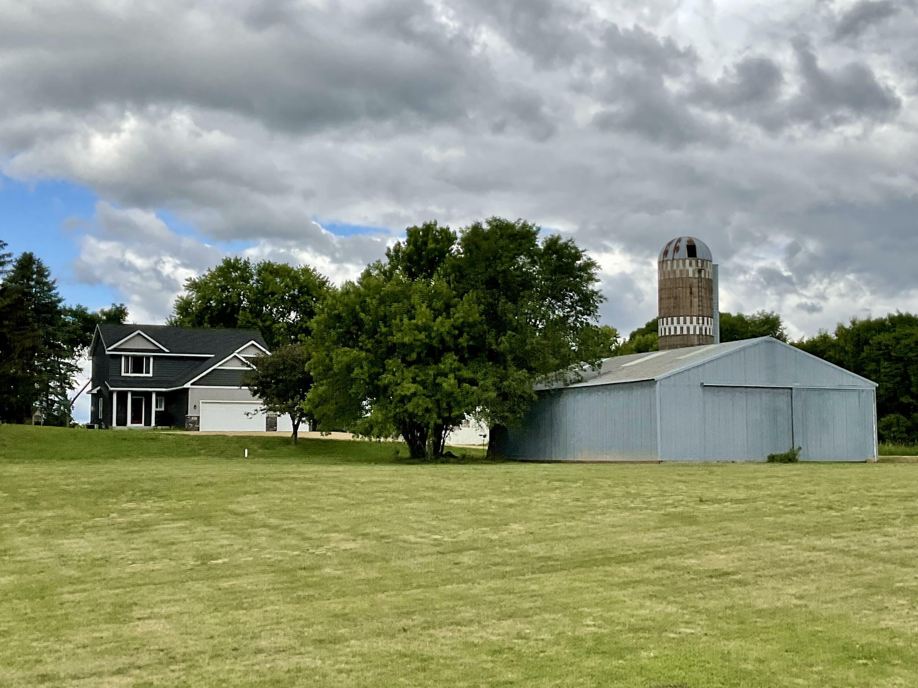 Property Photo:  942 Alexander Rd  WI 54016 