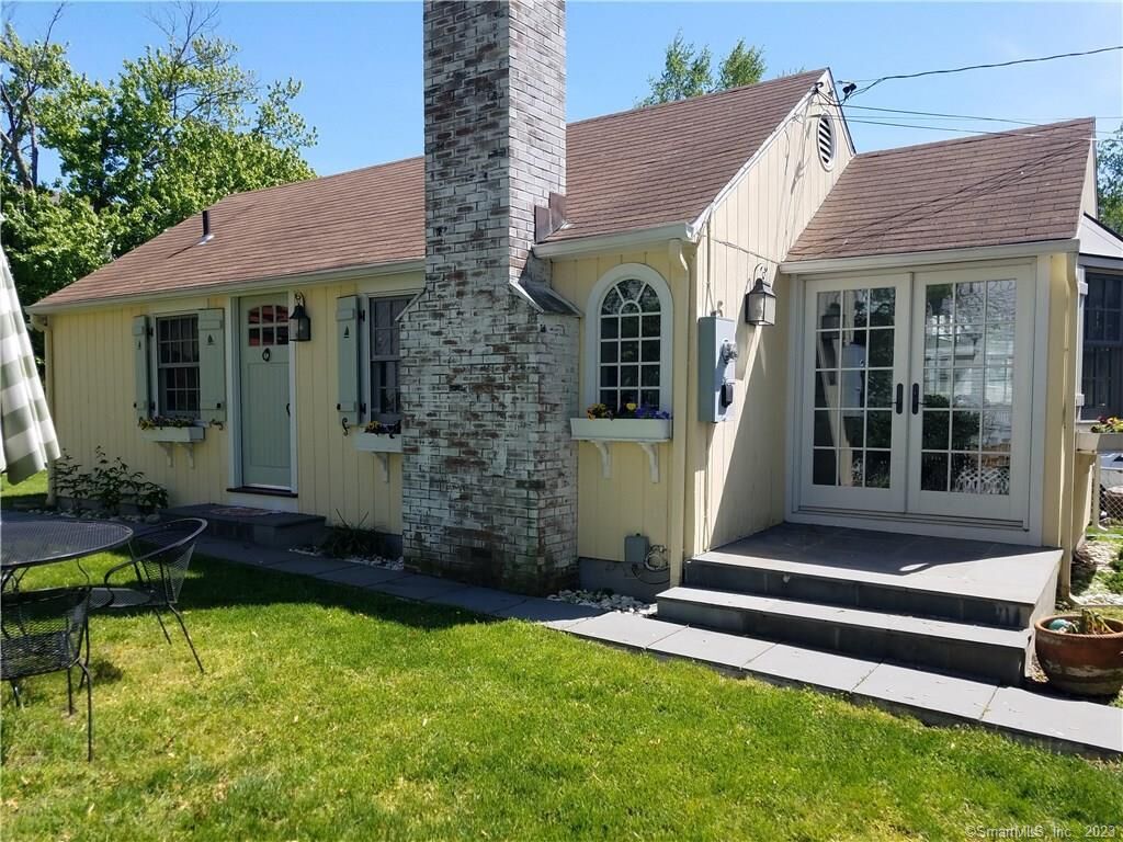 Property Photo:  5 Rowland Place  CT 06880 