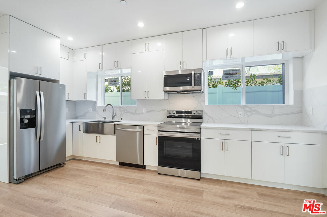 Property Photo: 6266 Etiwanda Ave 18252 CA 91335