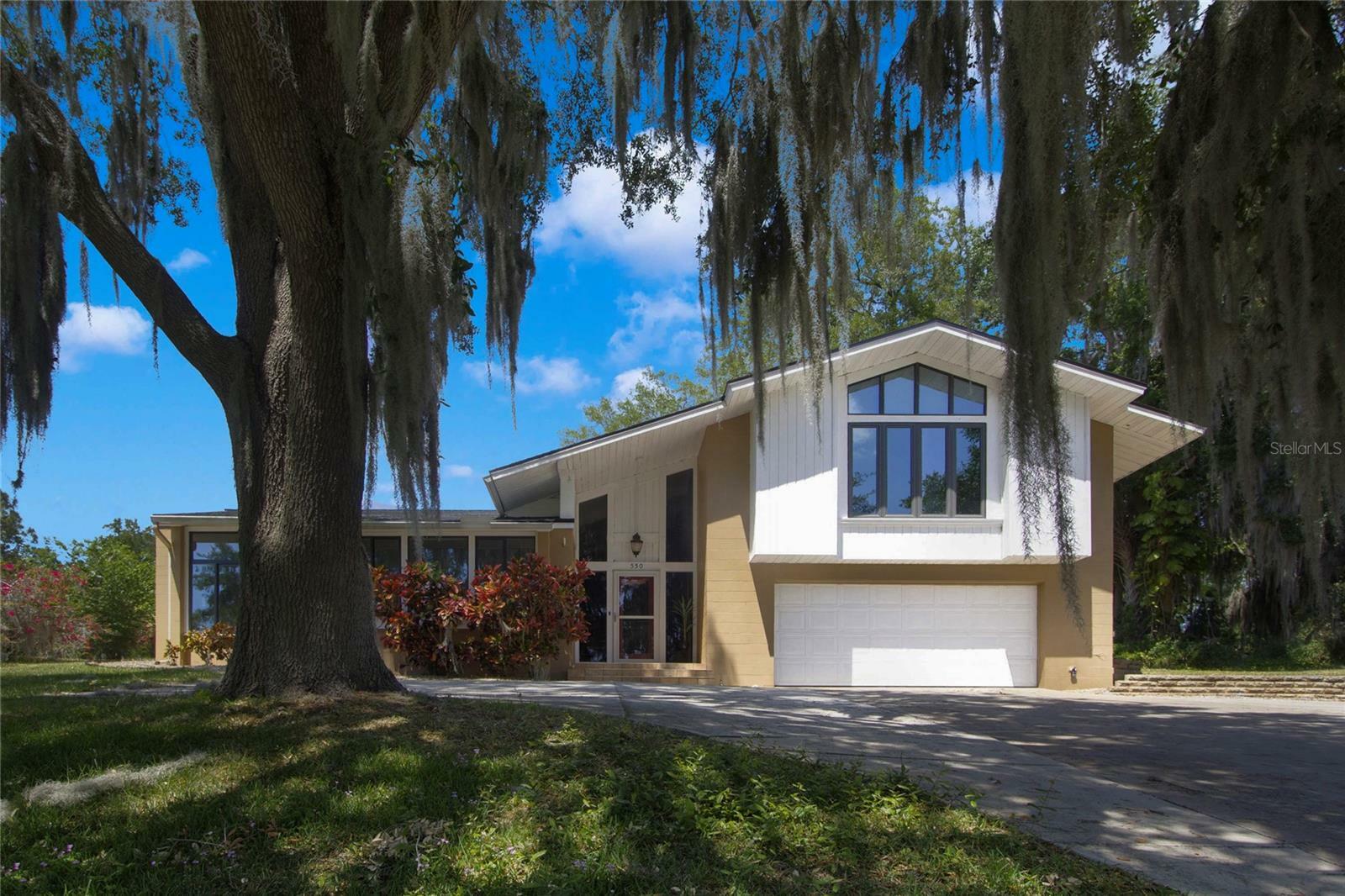 Property Photo:  550 E Lakeshore Drive  FL 34711 