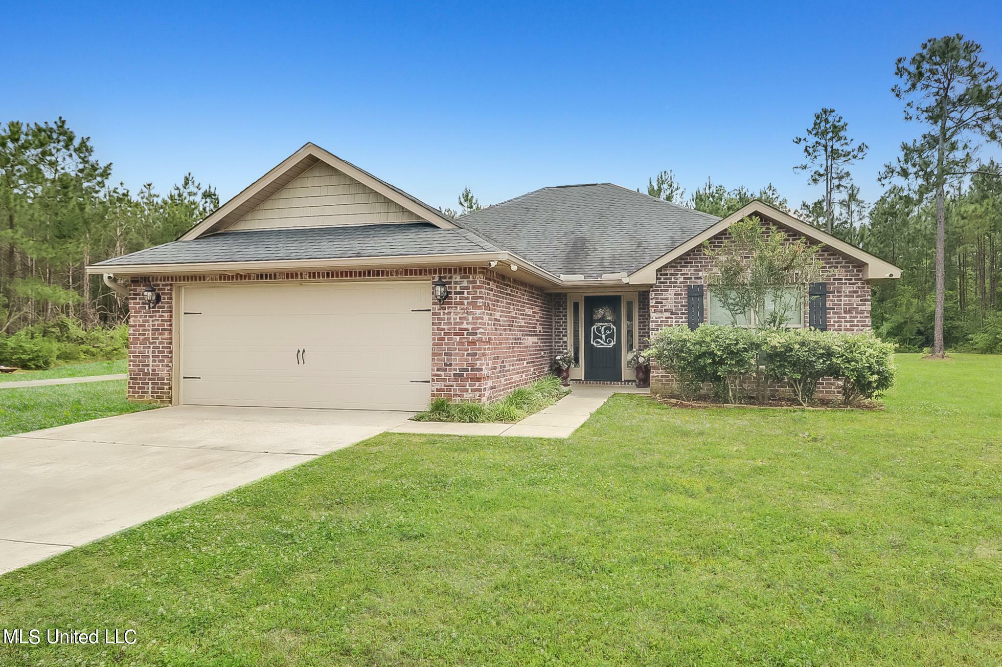 Property Photo:  6 Pebble Brook Court  MS 39573 