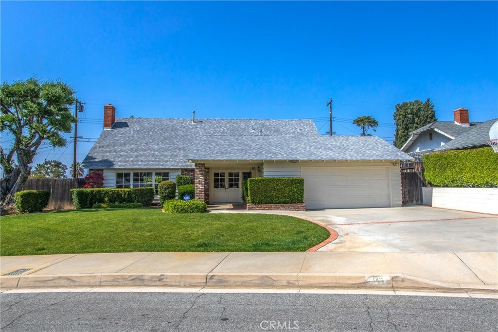 Property Photo:  1411 Pleasantview Drive  CA 92374 