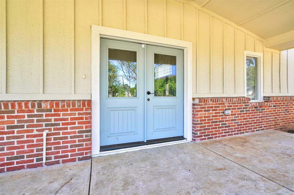 Property Photo:  700 N Tucker Avenue  OK 74801 