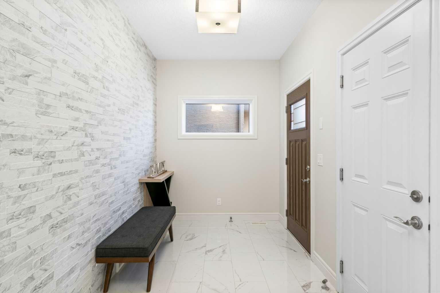 Property Photo:  185 Carringvue Manor NW  AB T3P 0W2 
