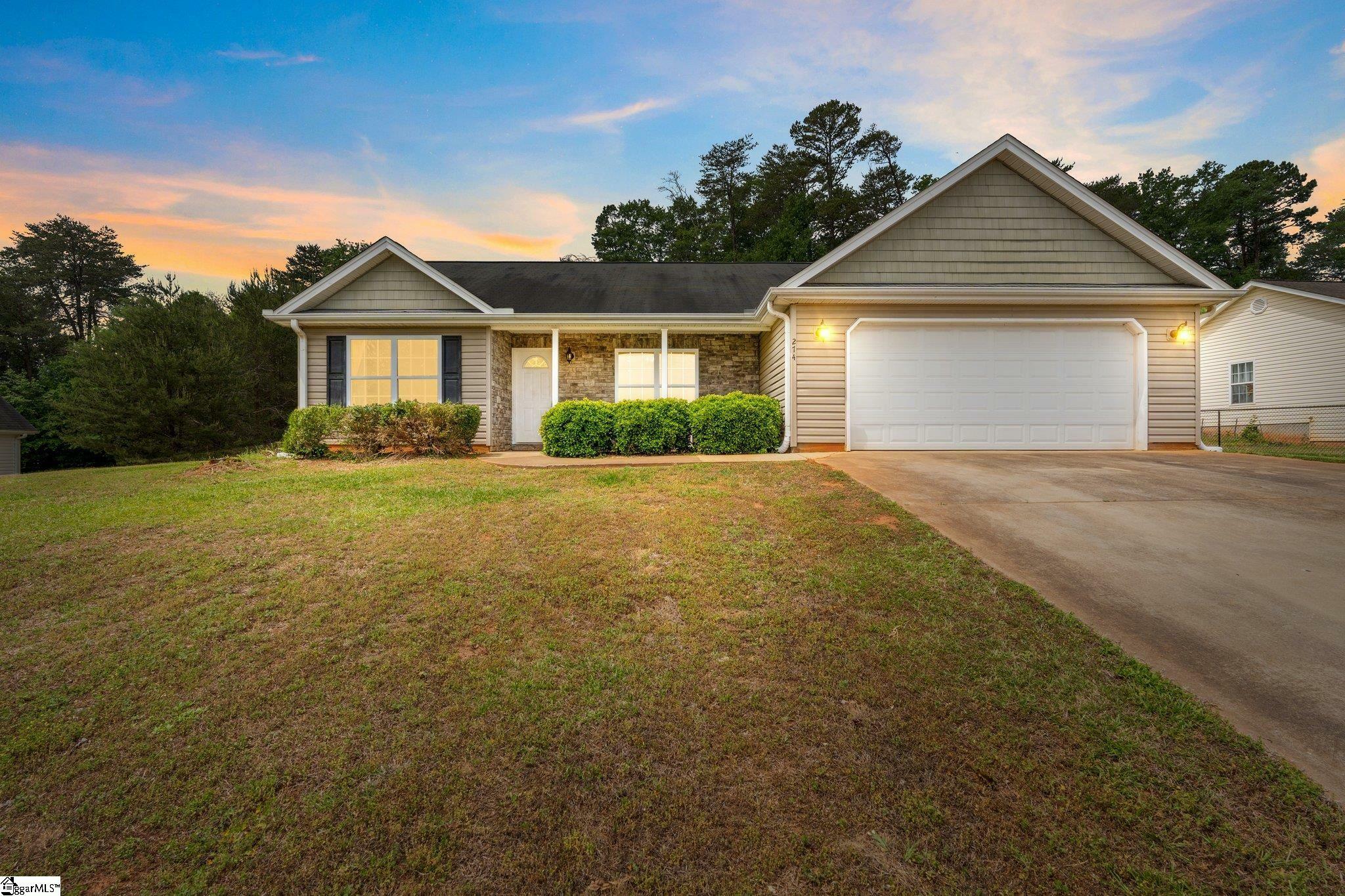 Property Photo: 274 Heatherbrook Drive SC 29365
