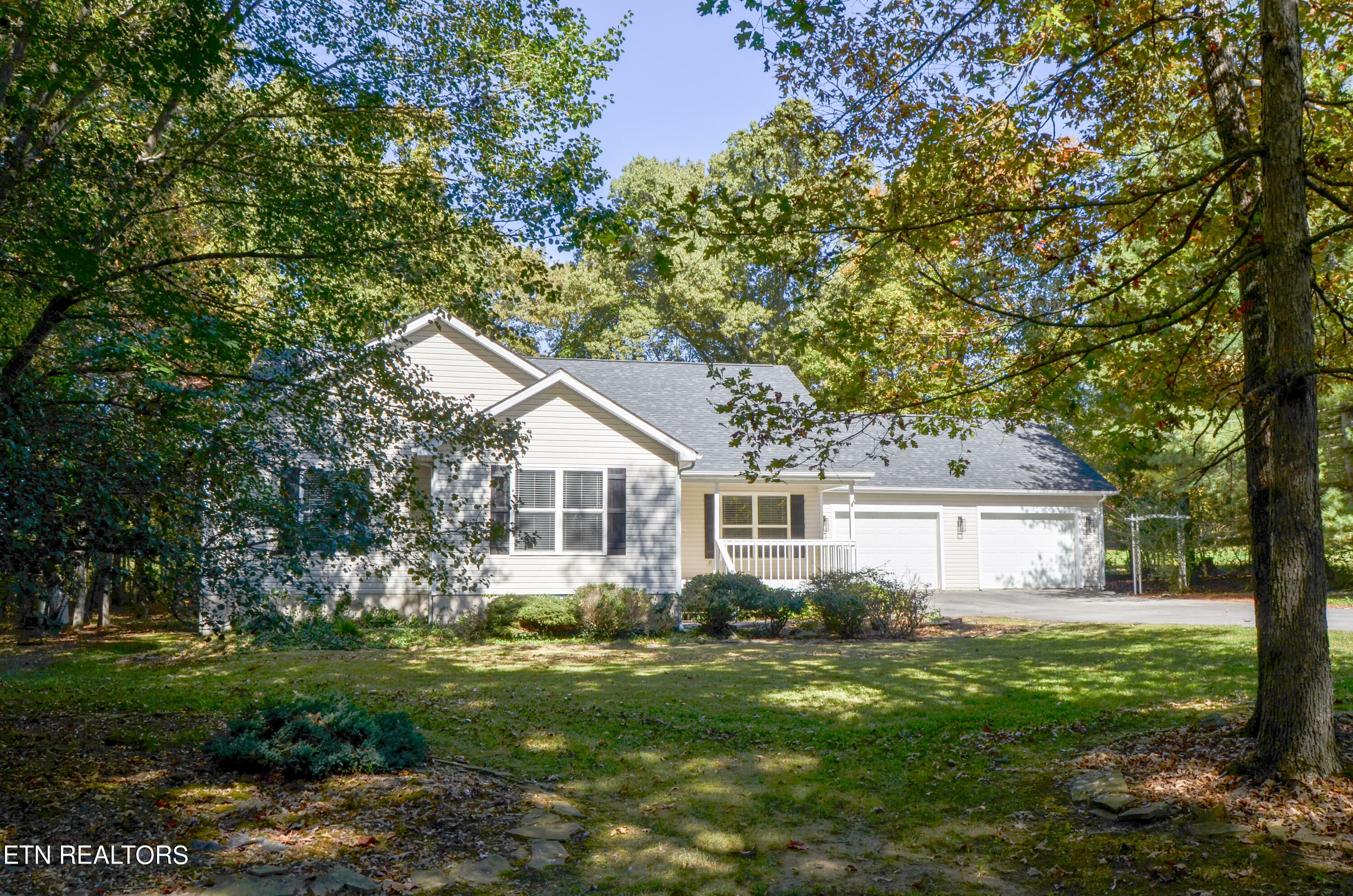 Property Photo:  329 Hilltop Drive  TN 38555 