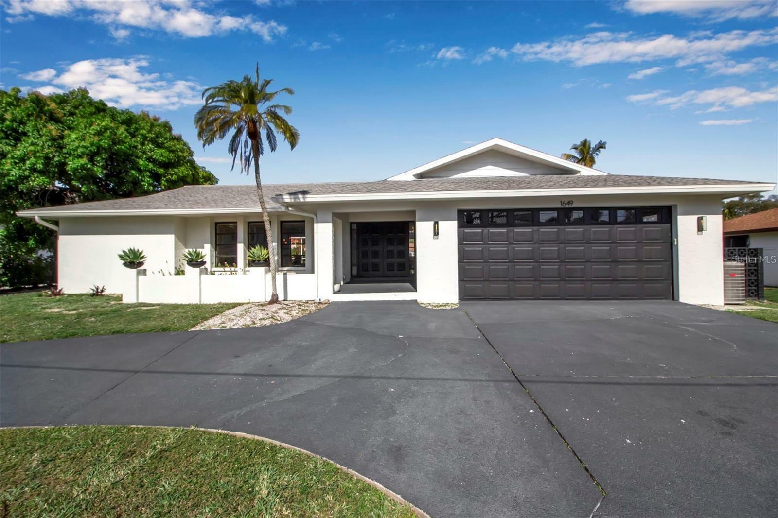 Property Photo: 1649 Stanford Lane FL 34231