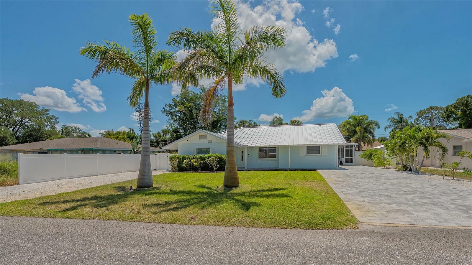 Property Photo:  1461 Porpoise Road  FL 34293 