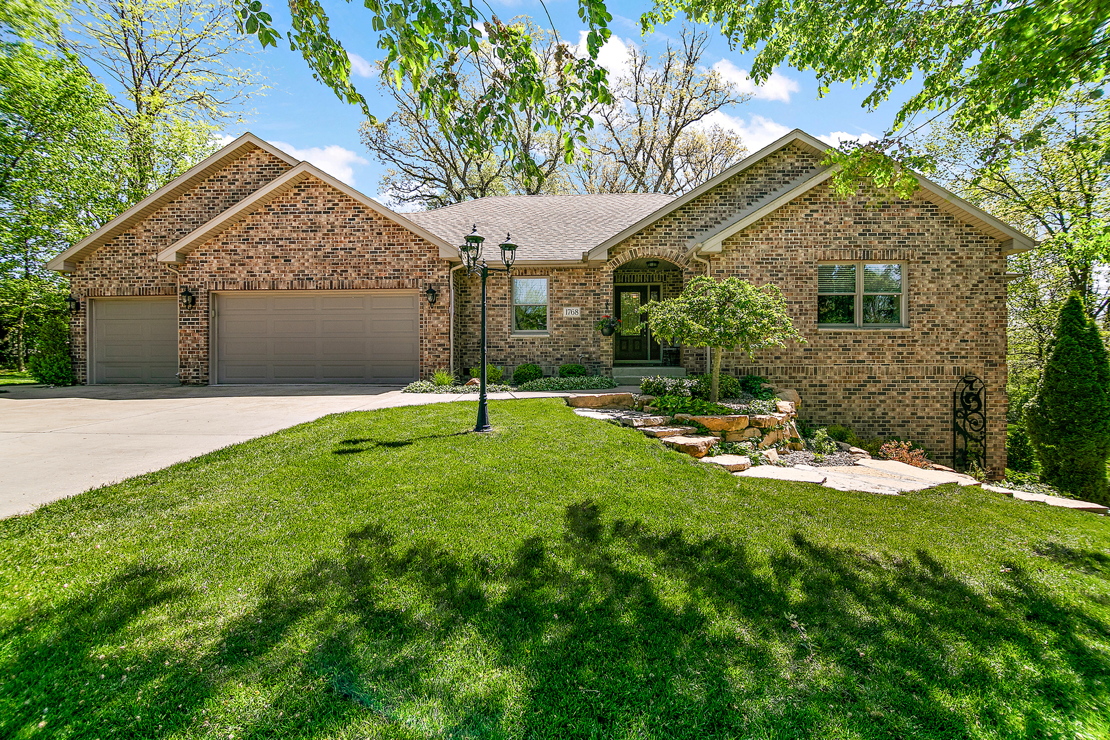 Property Photo: 1768 Indian Trail IL 60901
