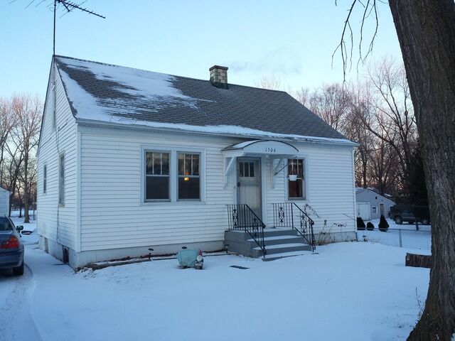Property Photo: 1506 Superior Street IL 60505