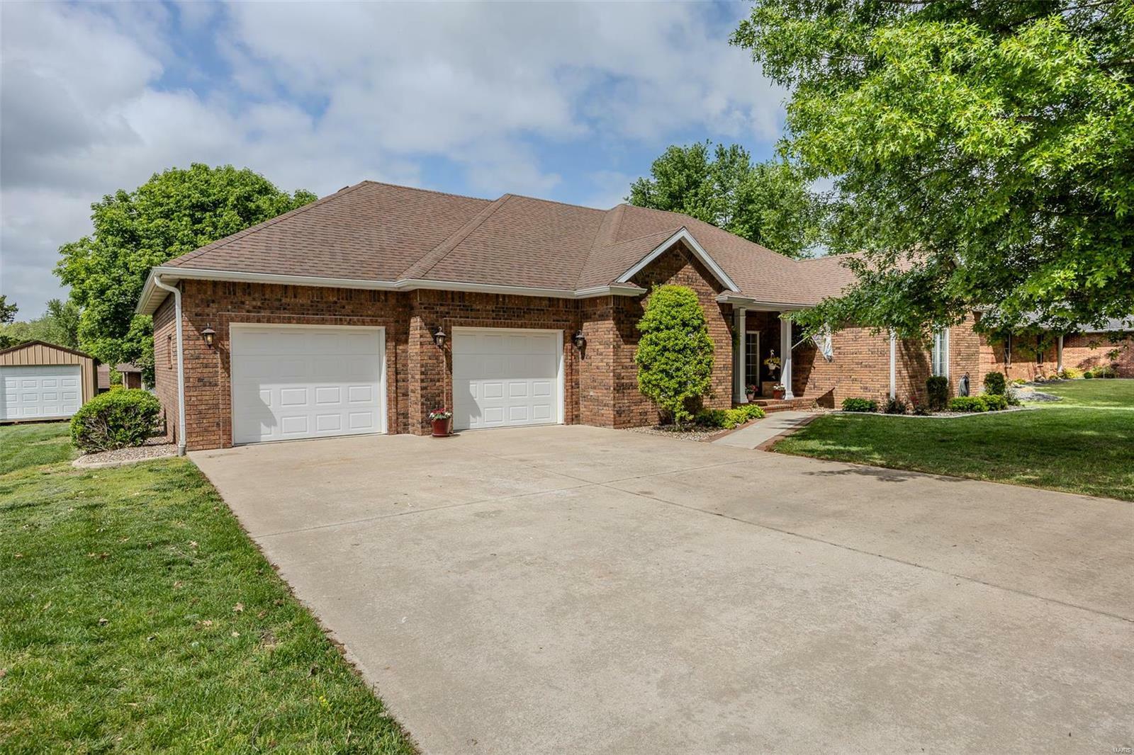 Property Photo:  401 Lantern Lane  MO 65536 