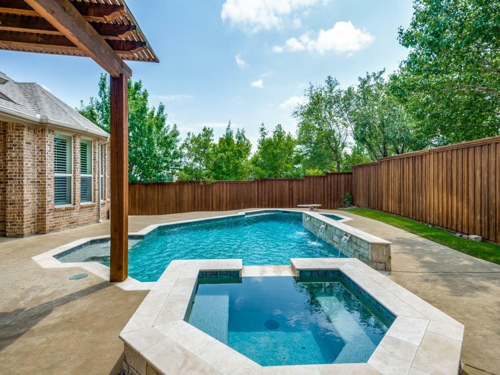 Property Photo:  530 Willow Run  TX 75078 