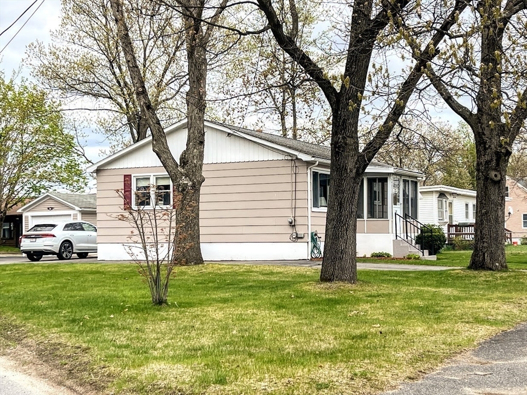 Property Photo: 252 Florence St MA 01453