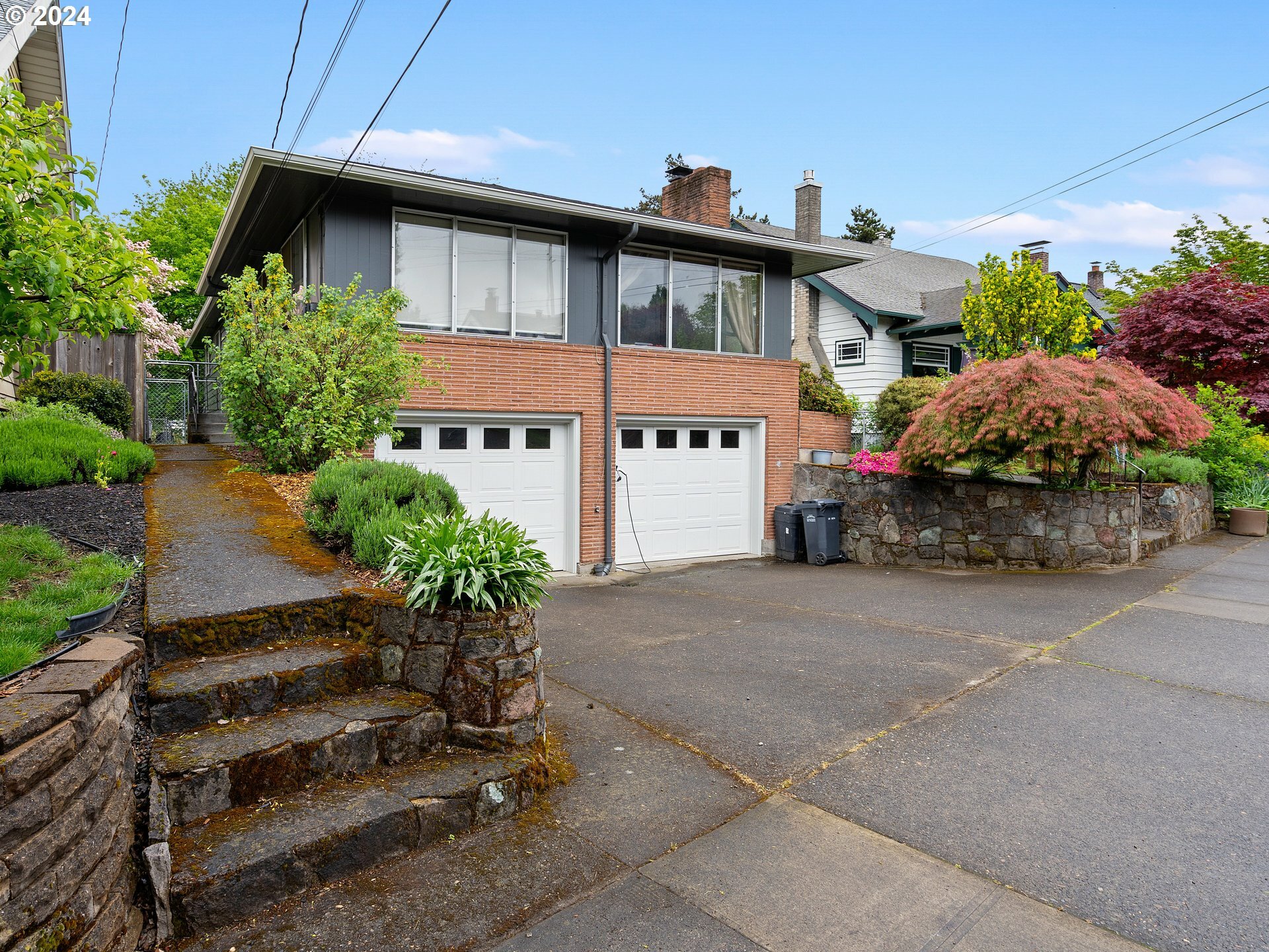 Property Photo:  3748 SE 10th Ave  OR 97202 
