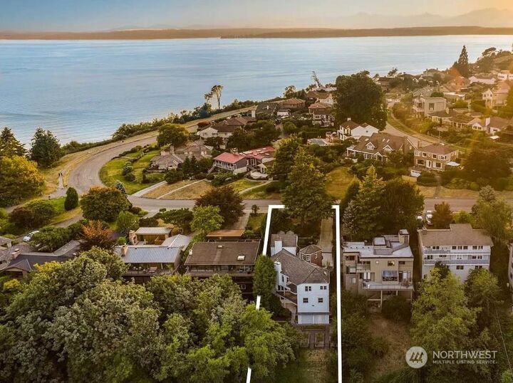 Property Photo:  1535 Magnolia Blvd W  WA 98199 