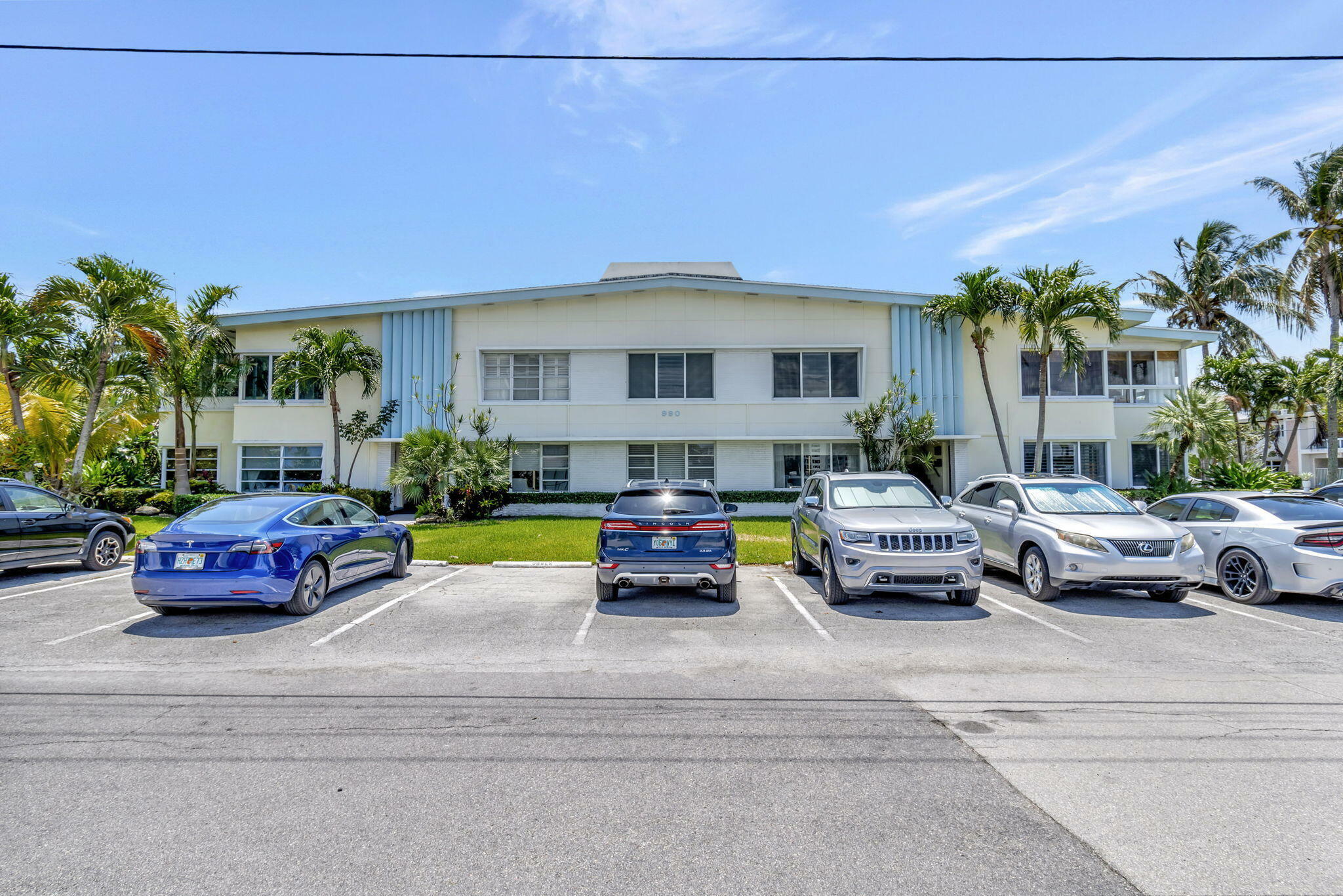 Property Photo:  990 Casuarina Road 4  FL 33483 