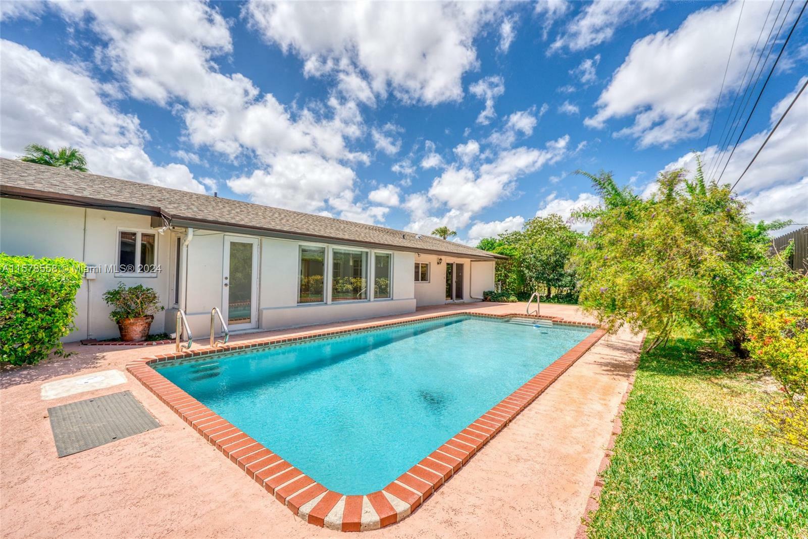 Property Photo: 8501 SW 87th Ct FL 33173