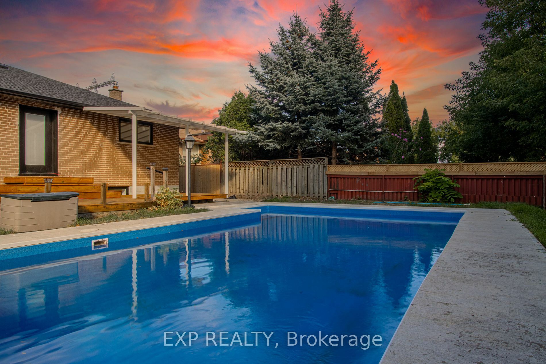1424 Strathy Ave  Mississauga ON L5E 2L2 photo