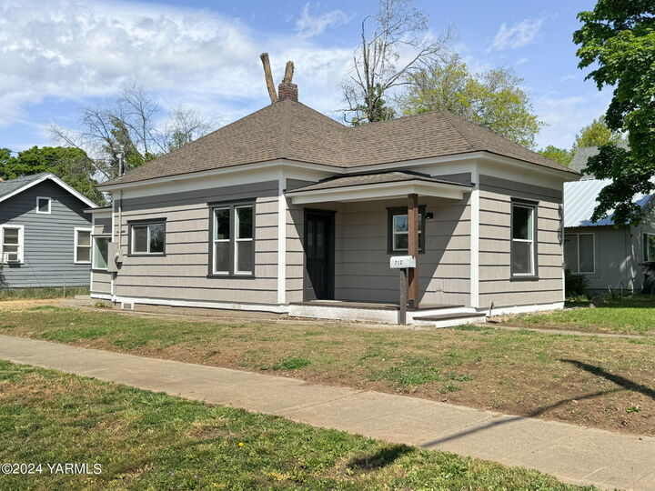 712 S 13th Ave  Yakima WA 98902 photo