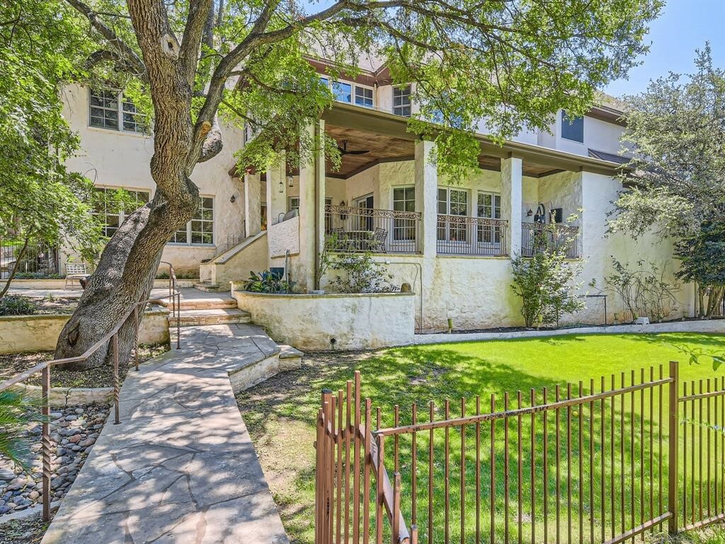 Property Photo:  2900 Meandering River Court  TX 78746 