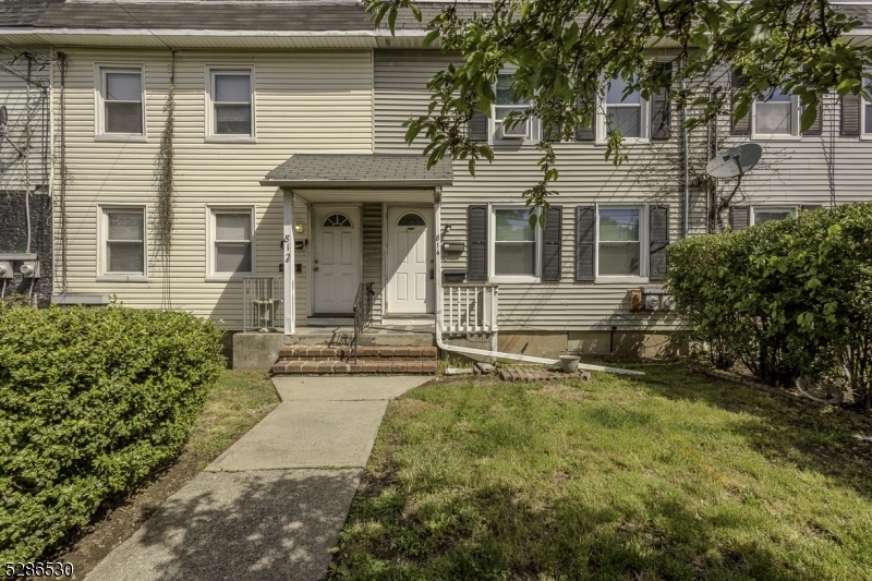 Property Photo:  814 E Hazelwood Ave 2  NJ 07065 