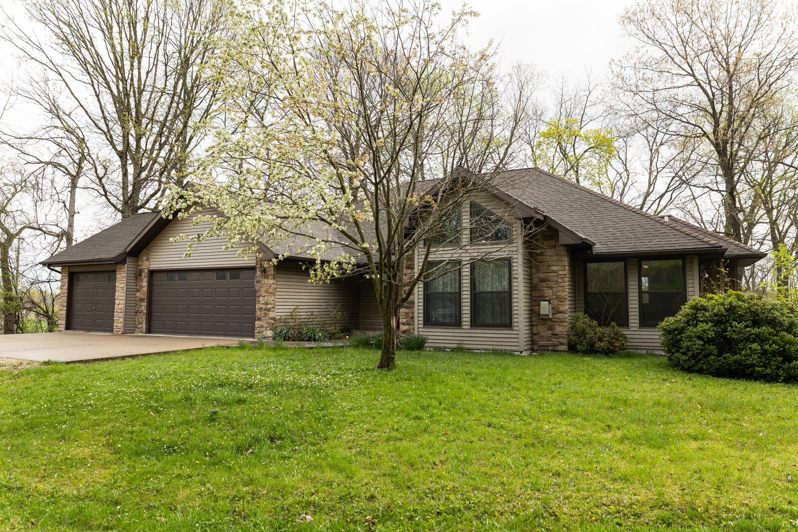 Property Photo: 1000 Whitetail Dr 14 WI 53538