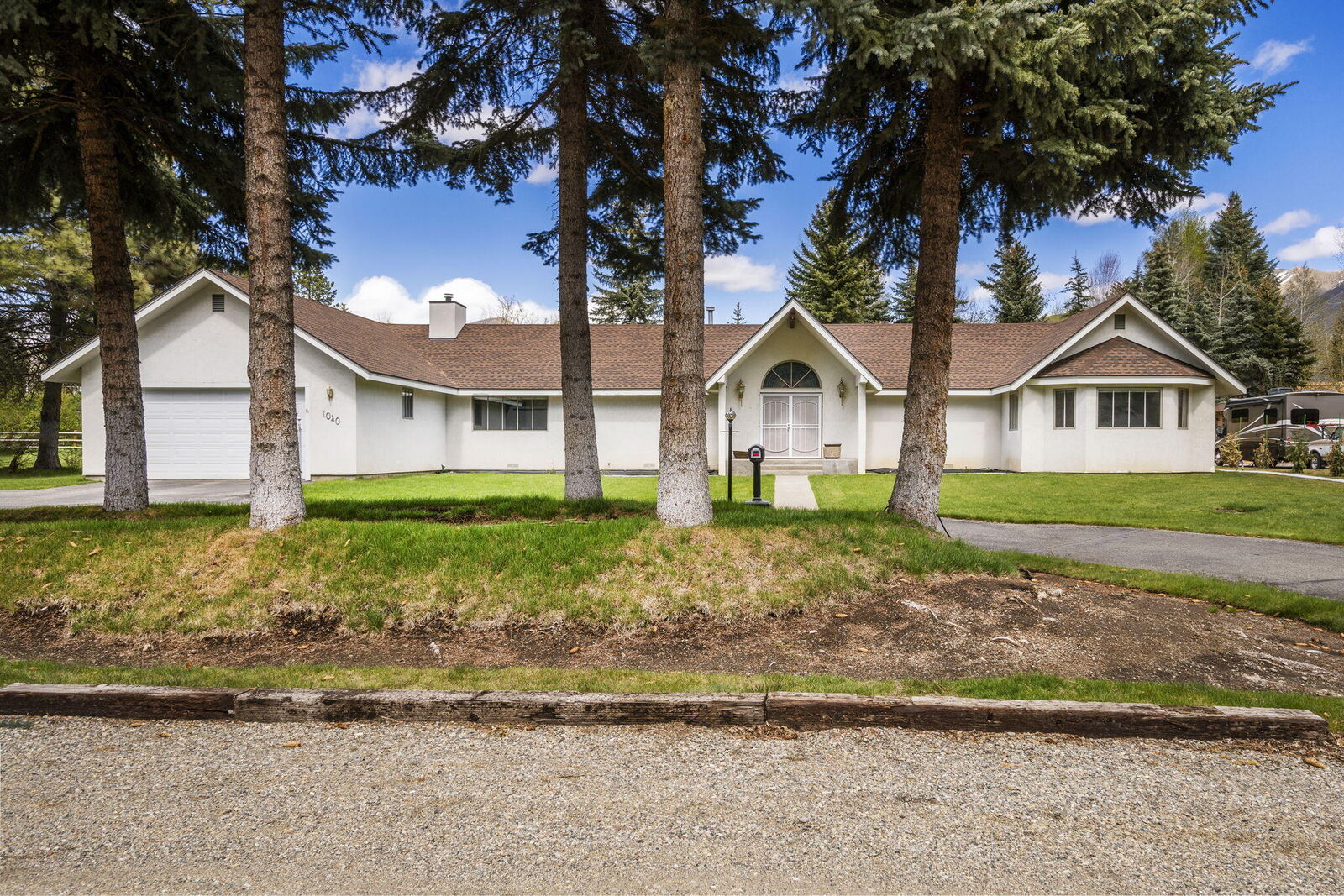 Property Photo:  1040 Queen Of Hills Dr  ID 83333 