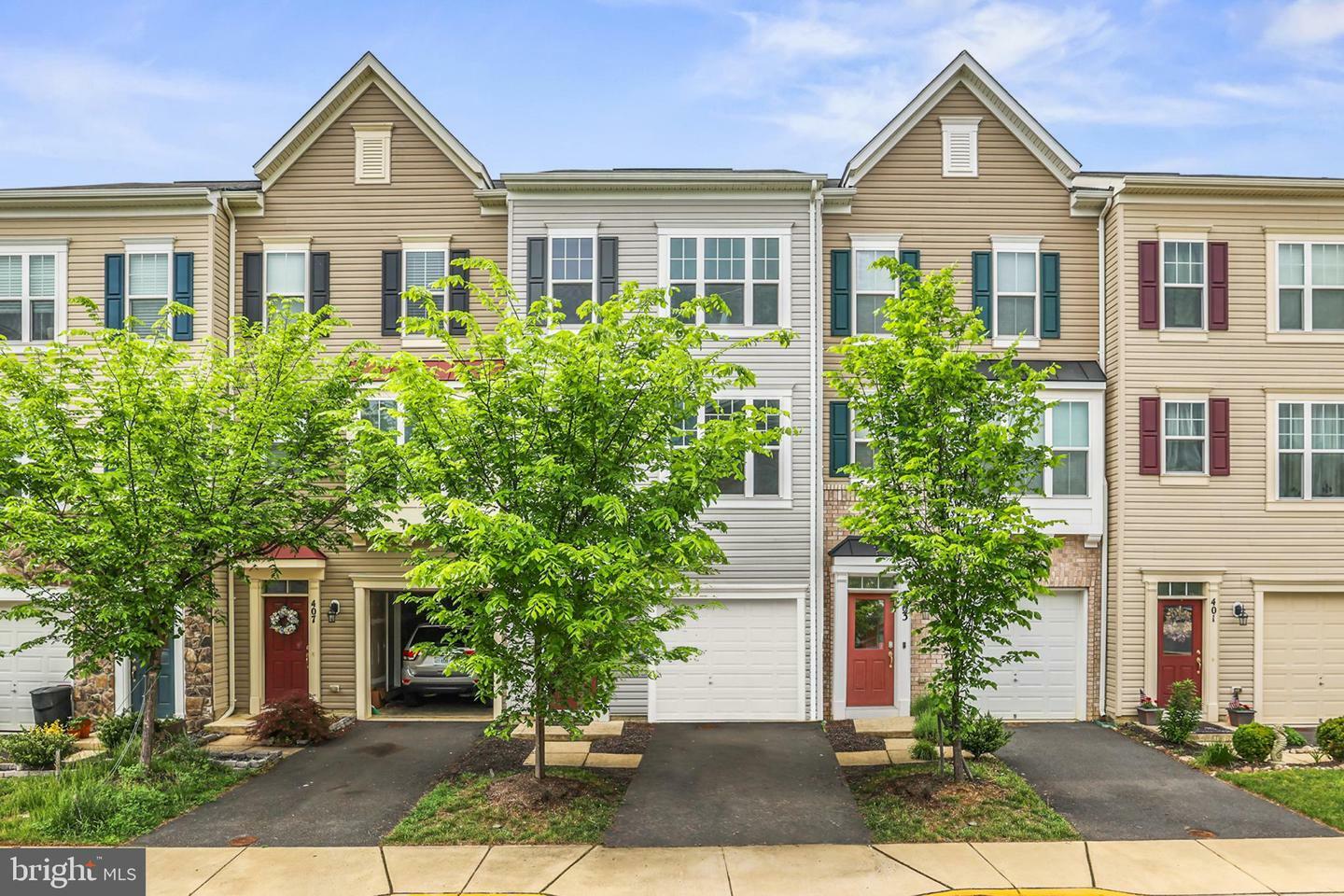 Property Photo: 405 Miles Hawk Terrace VA 20132
