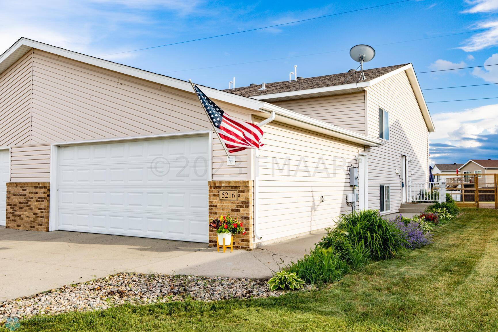 Property Photo:  5216 48 Avenue S  ND 58104 