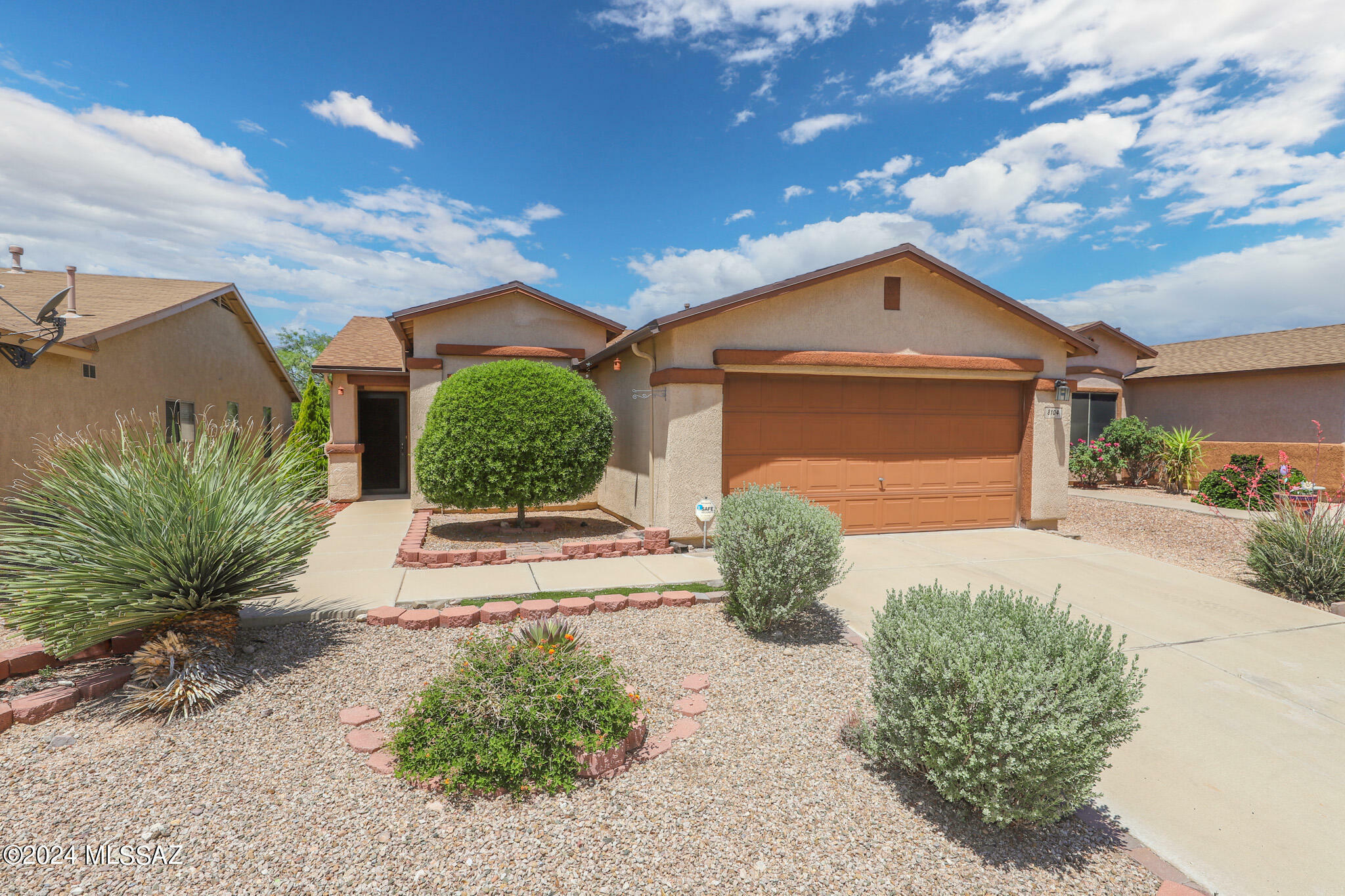 Property Photo: 8104 S Teaberry Avenue AZ 85747