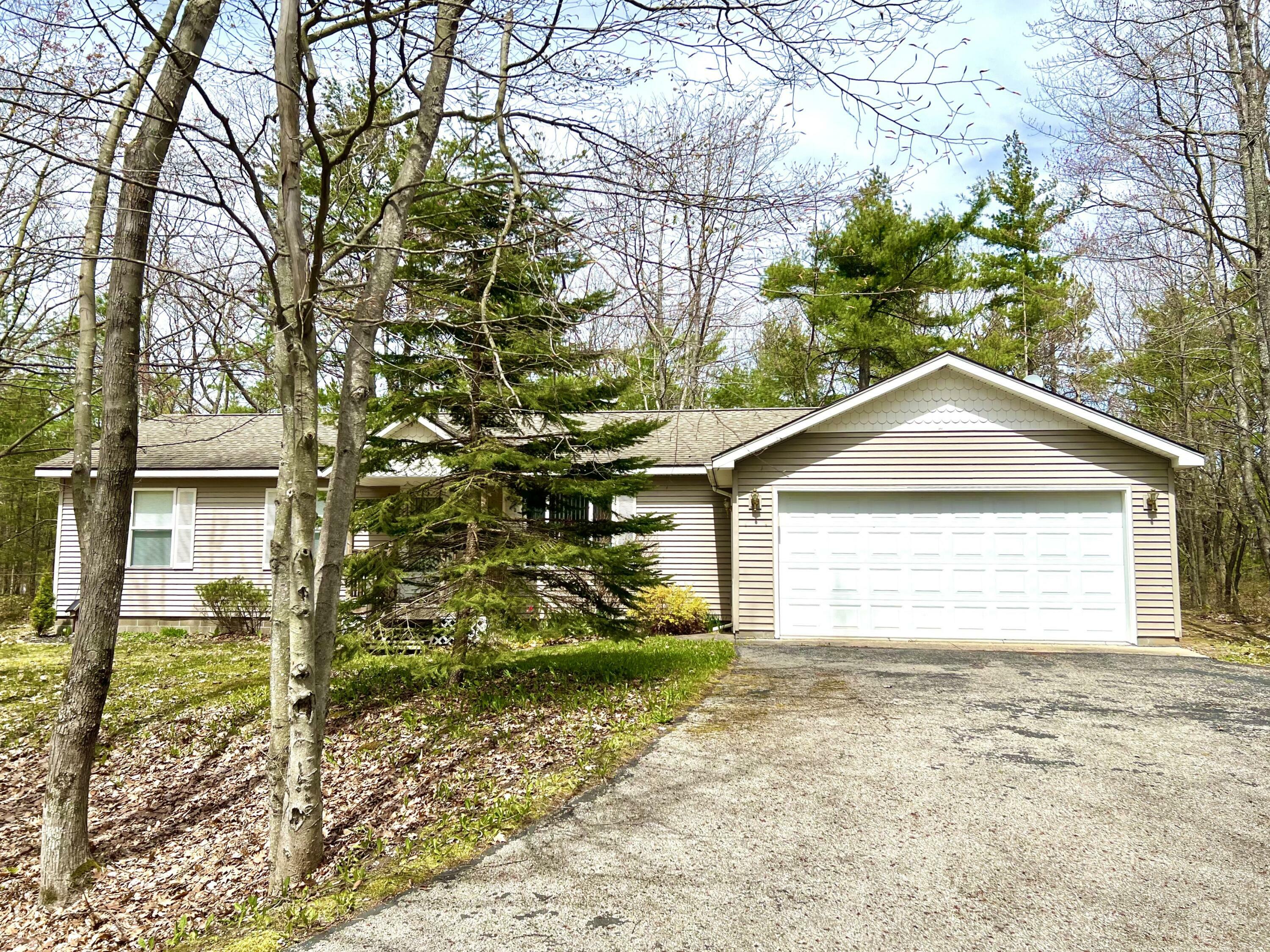 Property Photo:  8131 Lakewood Drive  MI 49721 