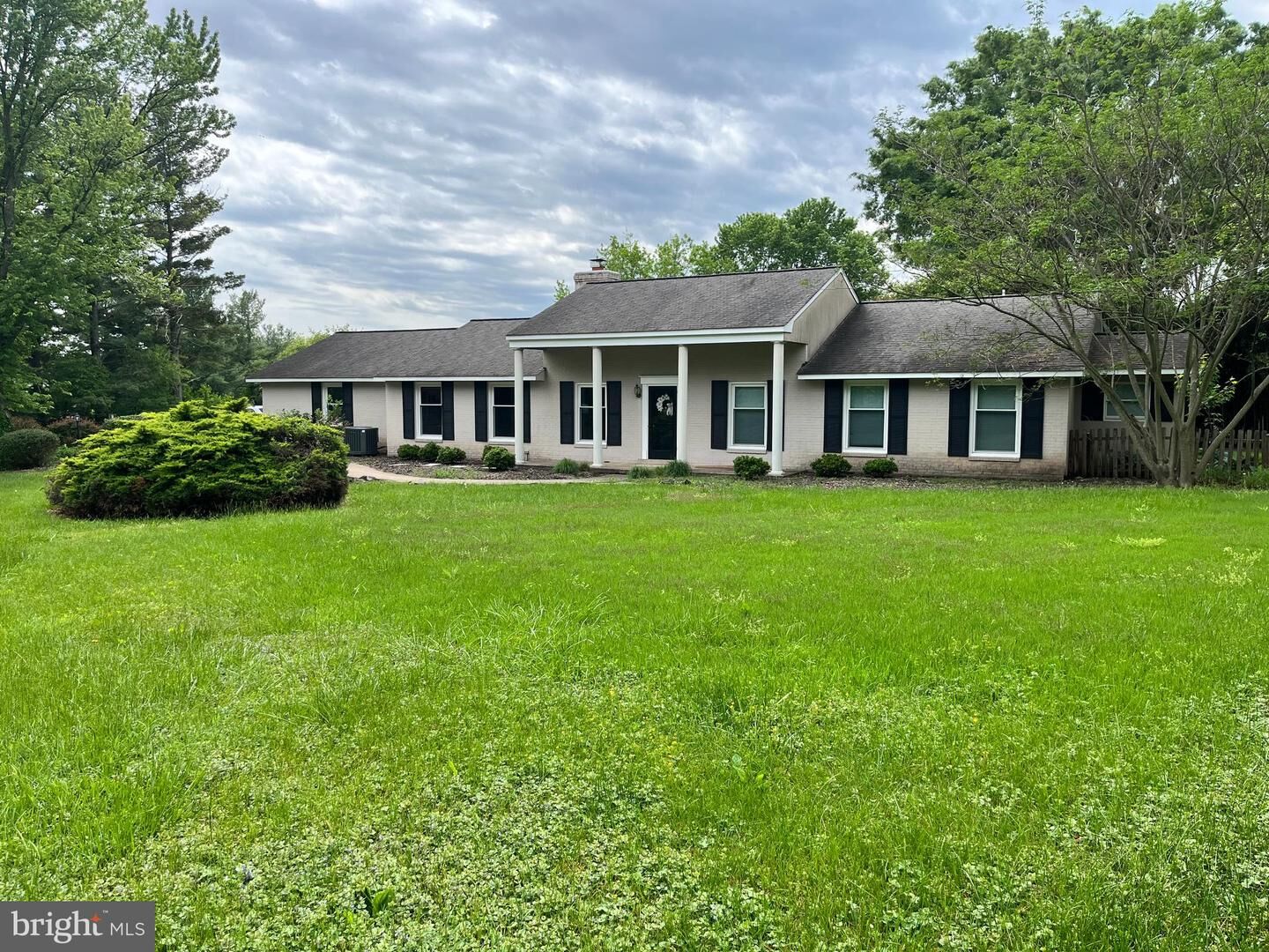 Property Photo: 4822 Executive Drive VA 20155