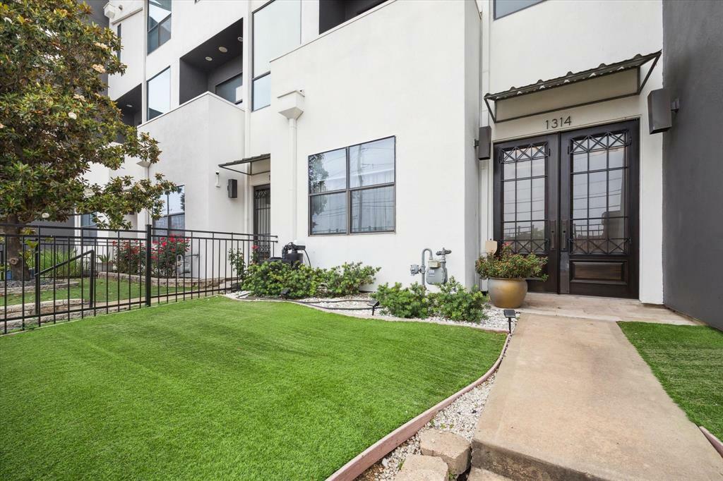 Property Photo:  1314 W Dallas Street  TX 77019 