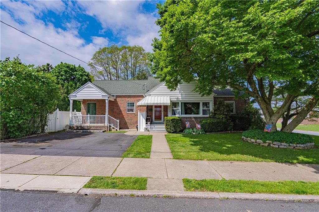 Property Photo: 1052 North Kearney Street PA 18109