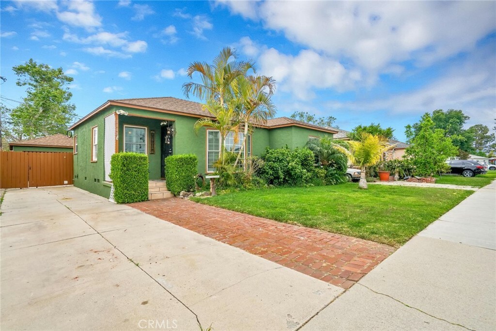 Property Photo:  1148 E Jackson St  CA 90805 