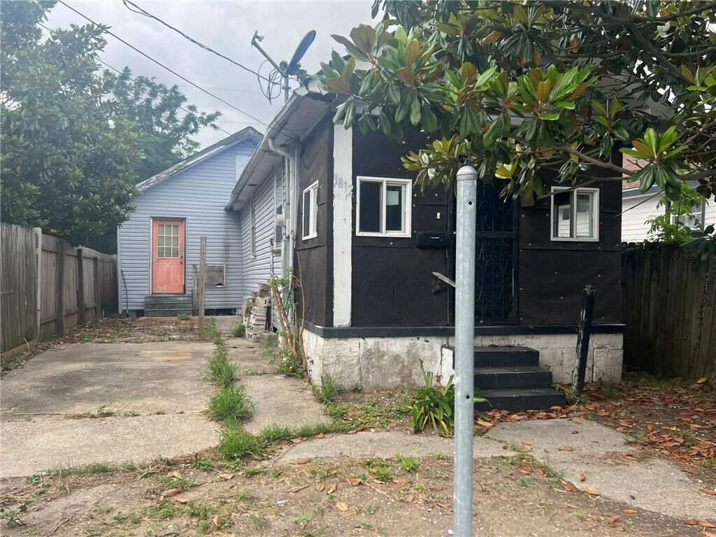 Property Photo:  1812 Feliciana Street  LA 70117 