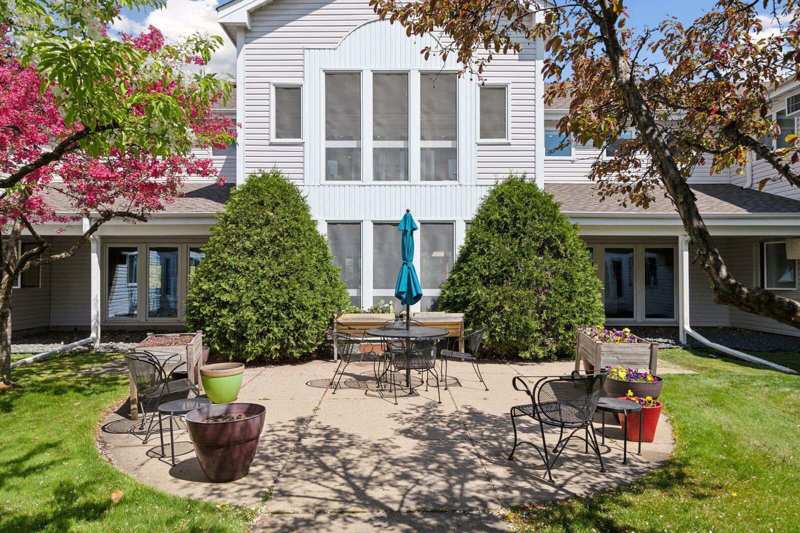 Property Photo:  2210 E 40th Street 213  MN 55407 