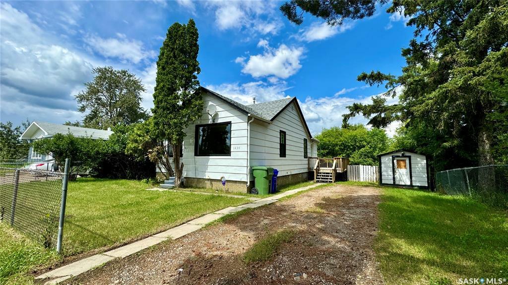 Property Photo: 1434 13th Street W SK S6V 3J5
