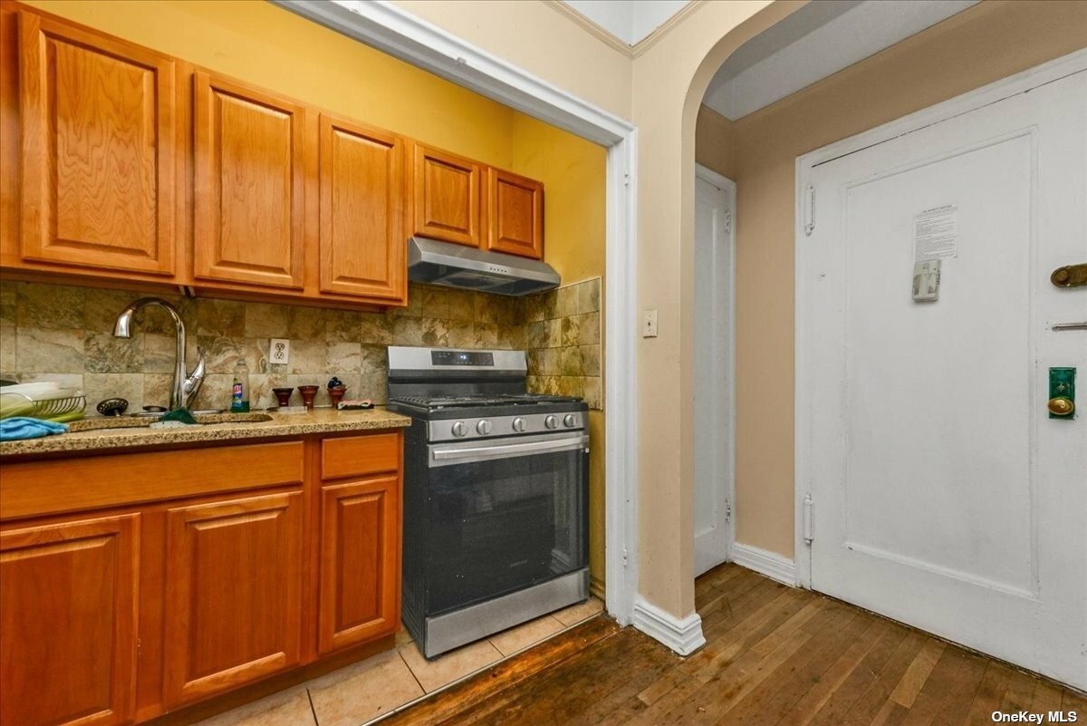 Property Photo:  155-01 90th Avenue 1U  NY 11432 