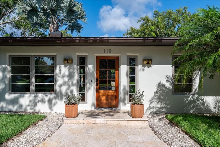 Property Photo: 115 Hollie Court FL 32751