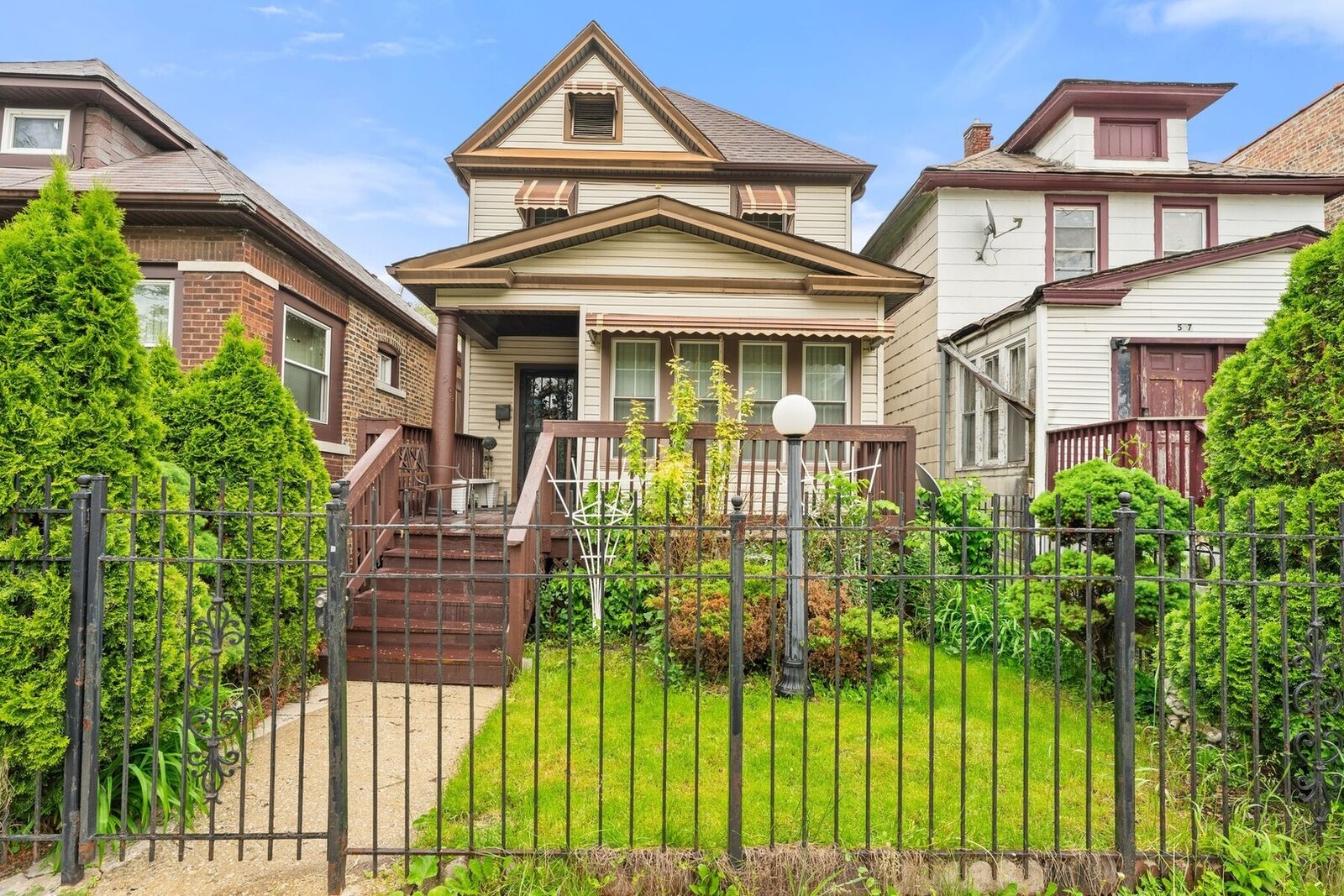 Property Photo:  509 N Laramie Avenue  IL 60644 
