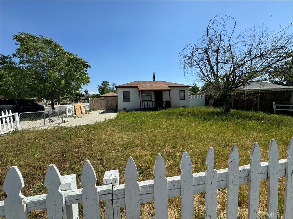 Property Photo:  231 E Mayberry Avenue  CA 92543 